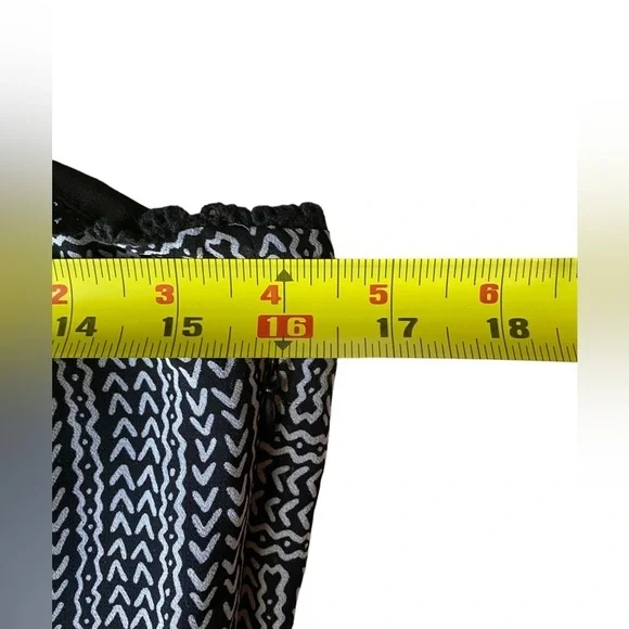 BCBGeneration Woman’s Black/White Pattern Mini Dress, Size 6 - Picture 10 of 10